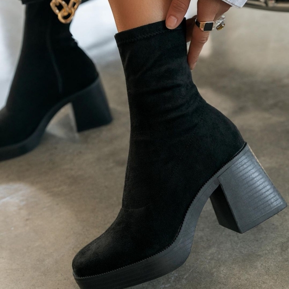Dolls Kill Shoes - 𝙇𝙖𝙨𝙩 𝙎𝙞𝙯 10 🖤SHE'S FLIRTYPLATFORM BOOT - BLACK